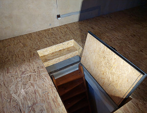 Zateplení stropu řadového rodinného domku pomocí foukané izolace